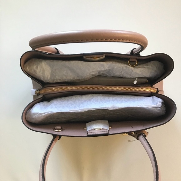 SOLD! NWT! Cute Michael Kors Handbag - Picture 14 of 16